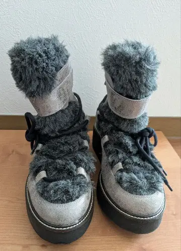 실버 퍼(fur) 포함 24~24.5cm 통굽 어그 부츠
