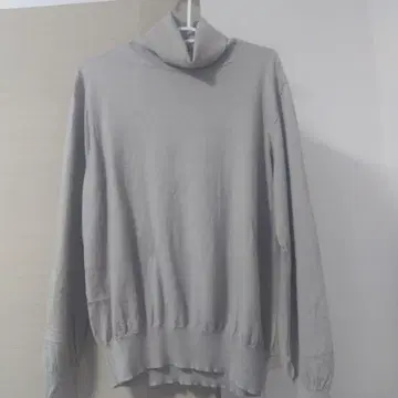 슬로우 그레이 베이지 얇은 소재 터틀 니트