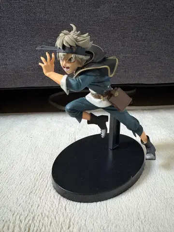 블랙클로버 아스타 피규어