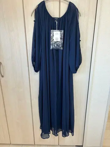 [택 포함 새상품] 시어 양류 슬릿 디자인 원피스