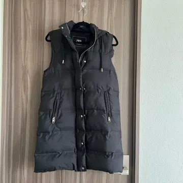 ZARA 블랙 다운 베스트 후드 부착 XS