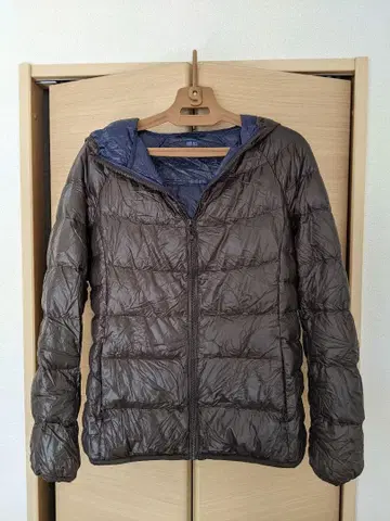 유니클로 다크 브라운 울트라 라이트 다운 자켓 후드 부착