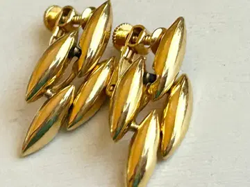 골동품 미사용 골드 역동감 있는 vintage 귀찌