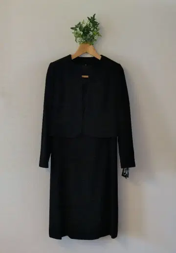 블랙 자켓과 원피스 세트