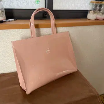 Kitamura 핑크 에나멜 마감 토트백