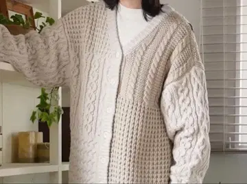 베이지 계열 케이블 니트 가디건 미사용 새상품