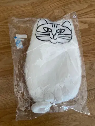 리사 라르손 파우치