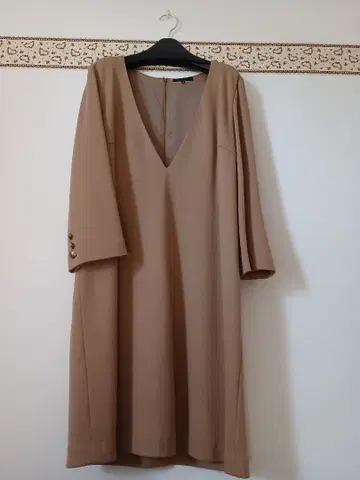 iCB 베이지 V넥 롱 원피스