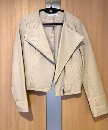 베이지 자켓 사이즈 F 스파이럴걸 가죽 자켓