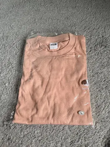 베이지 L 사이즈 로고 티셔츠