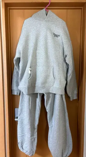 영거 송 그레이 맨투맨 셋업