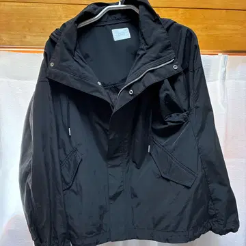 블랙 후드 부착 마운틴 파카