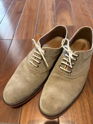 베이지 스웨이드 레이스업 슈즈