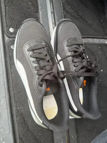 PUMA 러닝화 깔창 없음 26.5cm