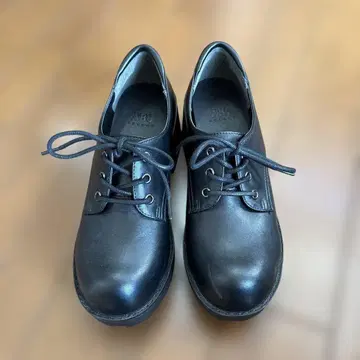 블랙 가죽 통굽 레이스업 슈즈