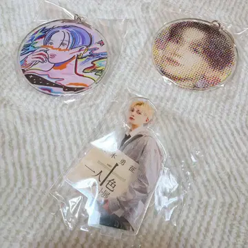 야기 유세이 일인십색 아트전 아크릴 스탠드와 키링 2점