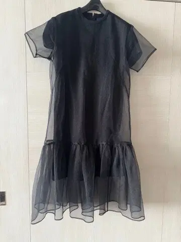 AKIRA NAKA 블랙 오간자 원피스 반팔