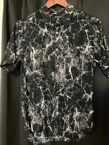 토네이도 마트 패턴 셔츠