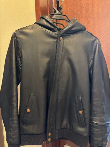 Imparothys kerri 후드 부착 가죽 자켓