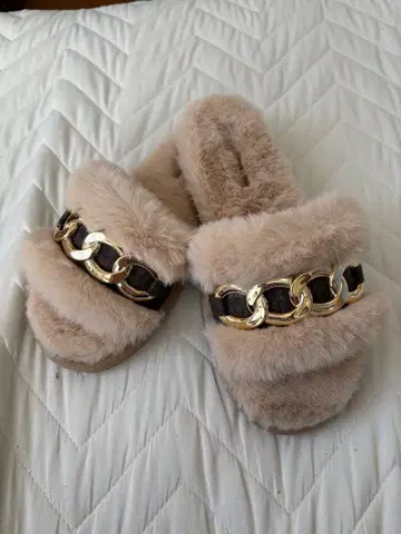 michael kors 퍼 슬리퍼 샌들 US9 사이즈감 24cm 정도