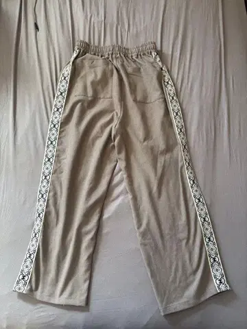 Revo. 베이지 팬츠