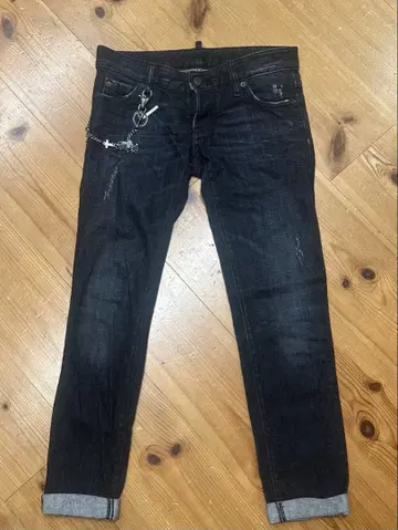 DSQUARED2 다크 데님 슬림 핏 청바지 십자가 체인 포함