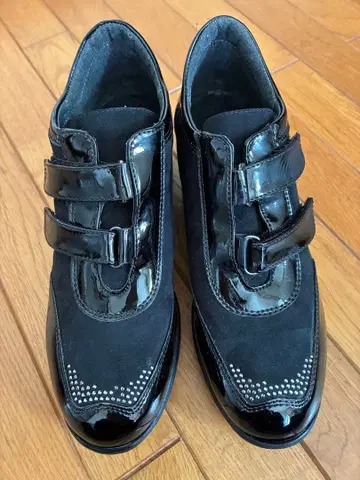 [ 미사용 새상품 ] 통굽 신발 스니커즈 블랙 스웨이드 에나멜 포멀 신발