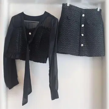 GRL 트위드 보타이 프릴 블라우스 X 펄 사다리꼴 미니 스커트 셋업