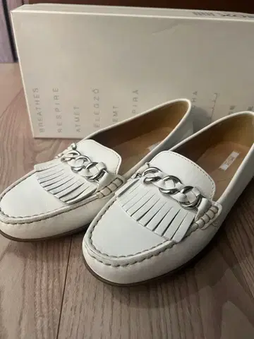 GEOX 화이트 가죽 로퍼 38