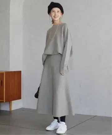 슬로브 이에나 밀라노 리브 니트 플레어 스커트 그레이