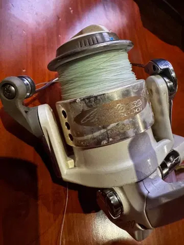 료비 SS2000i 스피닝 릴