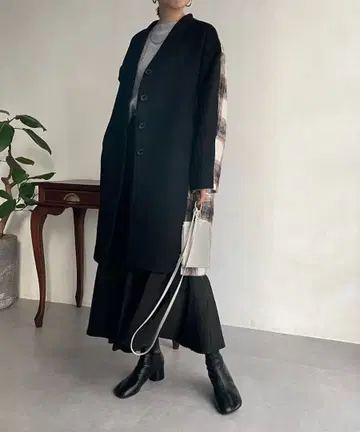 새상품 이번 시즌 DOUDOU(두두) WEB 한정판 체크 절개 샤기 코트