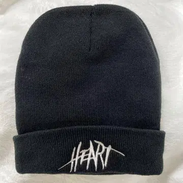 HEART 로고 자수 니트 모자 블랙