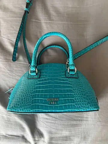GUESS 터콰이즈 숄더백