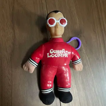 Oompa Loompa 피규어 빨간색