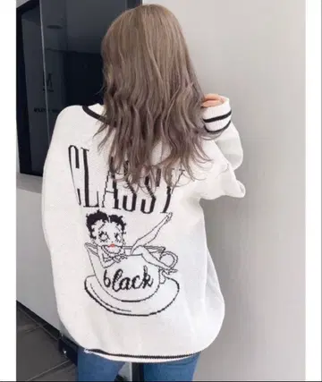 GYDA BETTYXGYDA V넥 LOOSE 니트탑