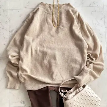 새상품급 MHL. 울 100% 드롭 숄더 얇은 소재 니트 베이지