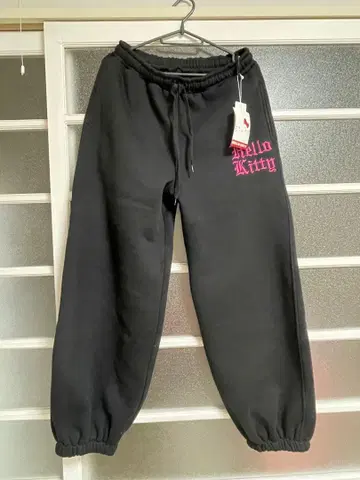 아베일 Hello Kitty 스웨트 팬츠 블랙