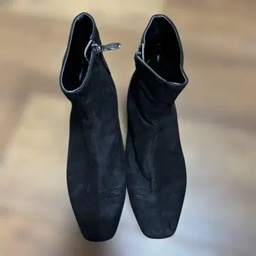 DIANA 블랙 스웨이드 숏부츠 24.5