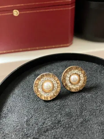 귀걸이 펄과 크리스탈 장식 골드