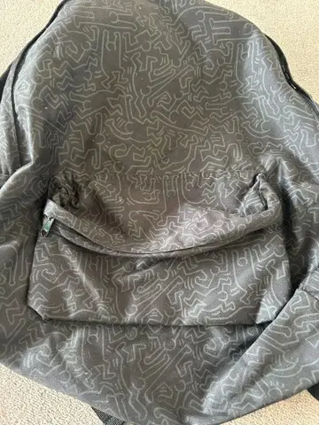 키스 해링 블랙 그레이 백팩 블랙