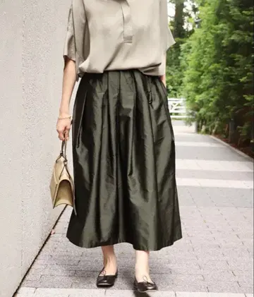 IENA AIDA 타프타 개더 스커트 카키