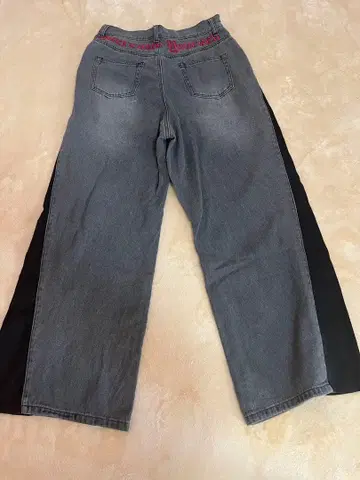 그레이와 블랙 와이드 레그 데님 팬츠