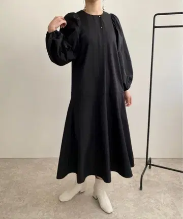 새상품 이번 시즌 레르비에 메모리 슬리브 머메이드 원피스 블랙