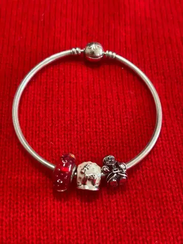 가격 인하! 판도라의 크리스마스 참 팔찌