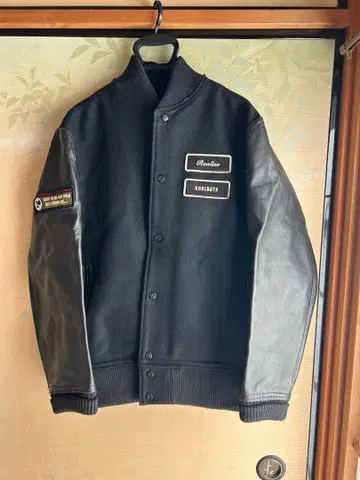 리아라이즈 후디 스타디움 자켓 블랙