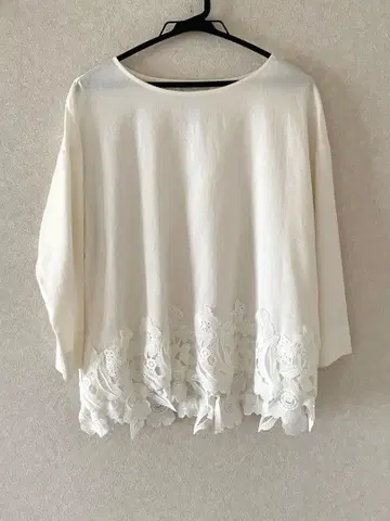 택 없음 새상품 BEARDSLEY 밑단 레이스 블라우스 상의