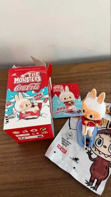 POP MART 코카콜라 러브브 피규어 The Monsters