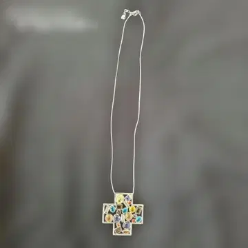 스와로브스키 멀티 컬러 스톤 크로스형 목걸이