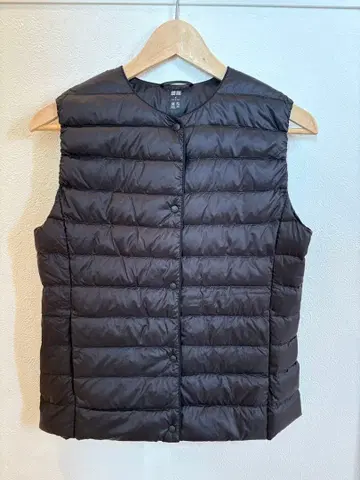 유니클로 울트라 라이트 다운 베스트 M 블랙